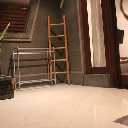 Letos Kubu Homestay Kuta Lombok Rum bild
