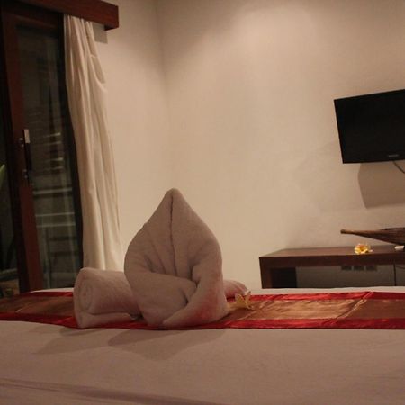 Letos Kubu Homestay Kuta Lombok Rum bild